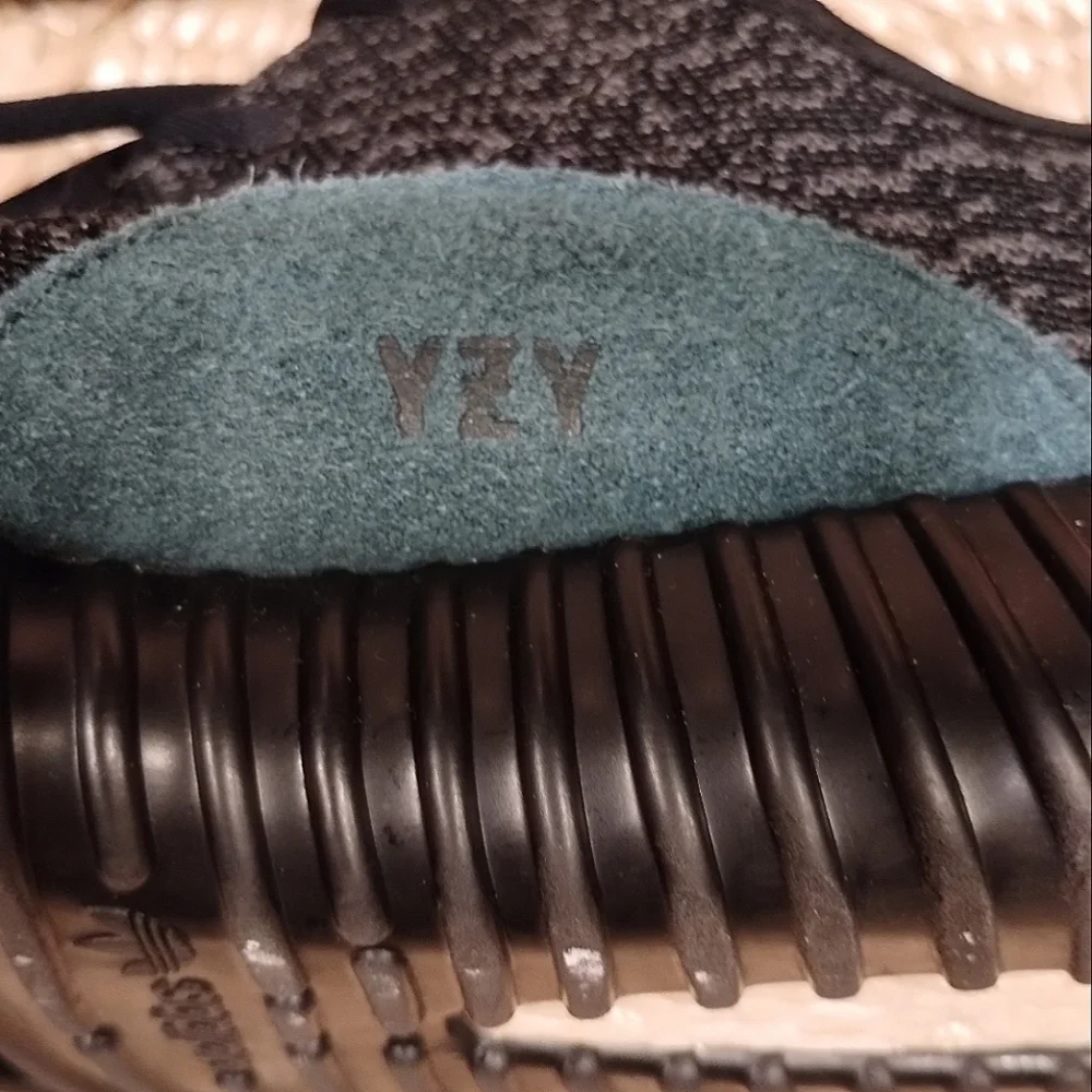 Rare Men's Adidas Yeezy Boost 350 V1 Pirate Black 2015 Sneakers Size US 9